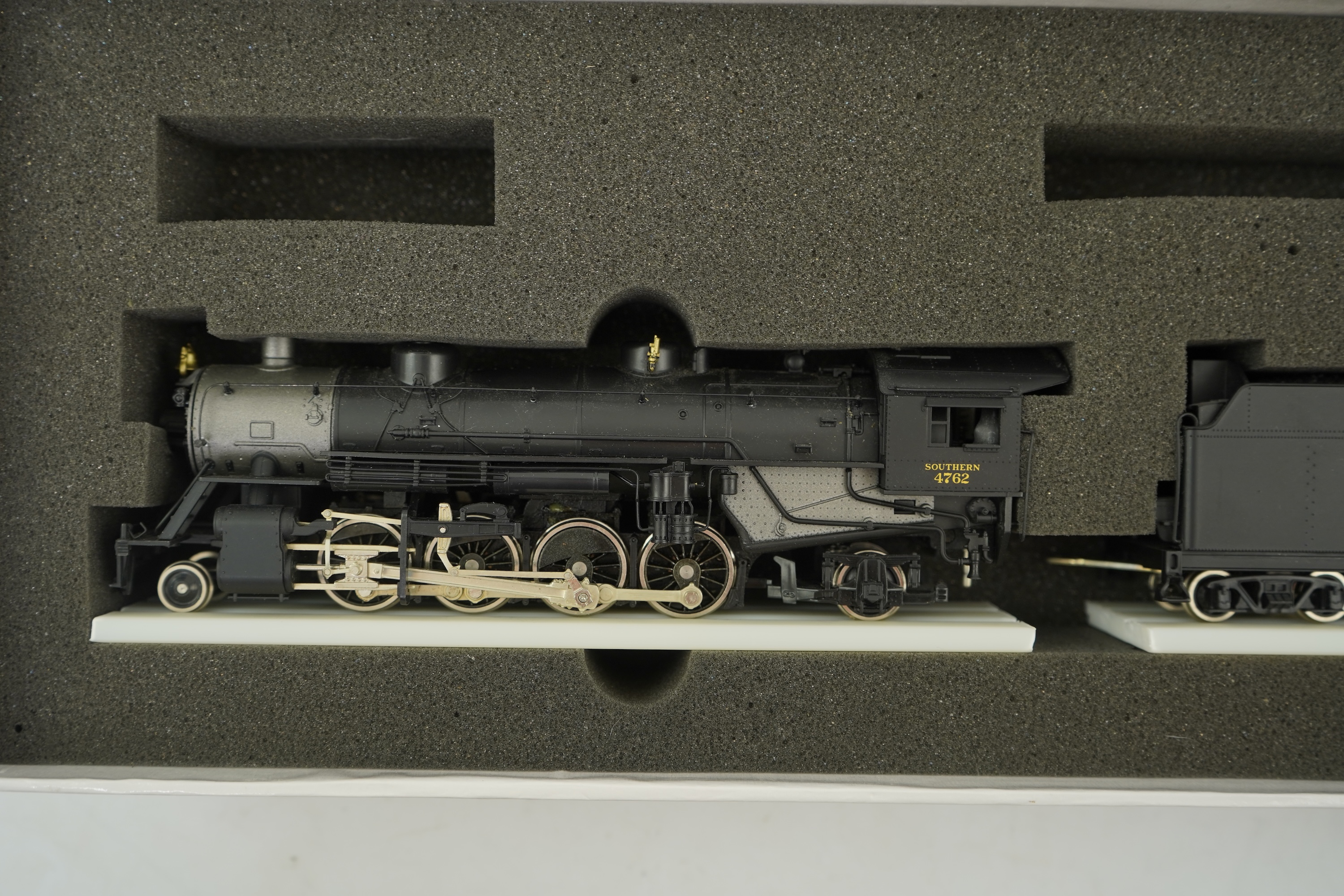 A boxed HO gauge Genesis model of USRA 2-8-2 Light Mikado locomotive, 4762, with bogie tender, powered for two rail operation.